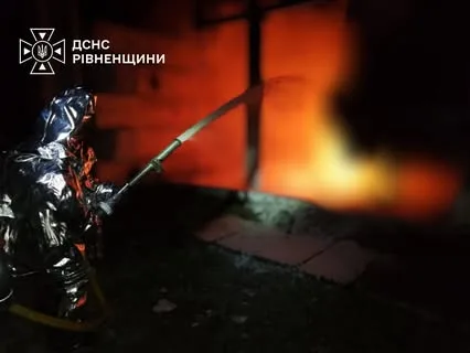 На Рівненщині після російської атаки сталася пожежа на енергооб’єкті