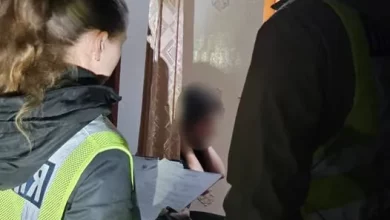 На Житомирщині затримали 17-річну дівчину, яку підозрюють у сприянні отруєнню українських військових