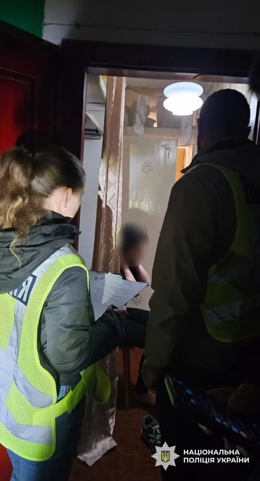 На Житомирщині затримали 17-річну дівчину, яку підозрюють у сприянні отруєнню українських військових