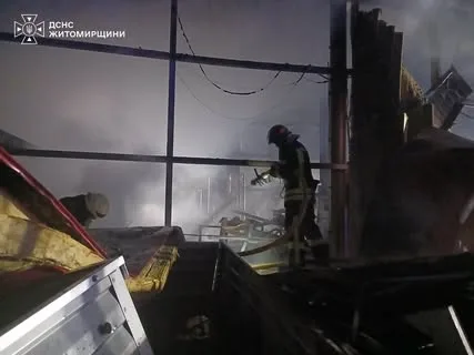 На Житомирщині рятувальники ліквідували наслідки нічної атаки РФ