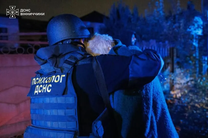 У Вінниці внаслідок удару російського дрона по п’ятиповерхівці постраждали шестеро людей