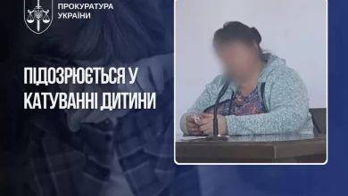 На Одещині взяли під варту прийомну матір, яку підозрюють у катуванні 7-річного хлопчика