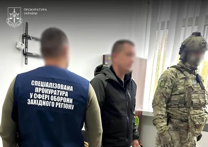 На Буковині підозрюють п’ятьох військових ТЦК та правоохоронця у катуванні та вимаганні